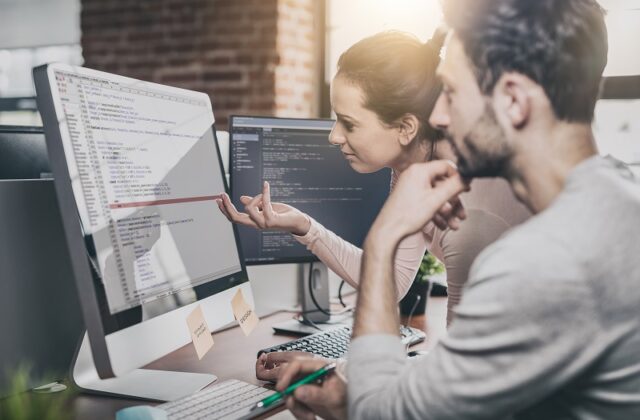 Praca w korporacji, czy może start-up – co lepsze dla programisty?
