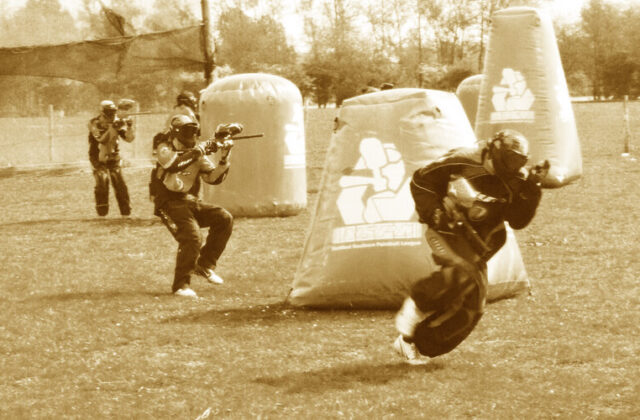 Jak przygotować się do gry w paintballa