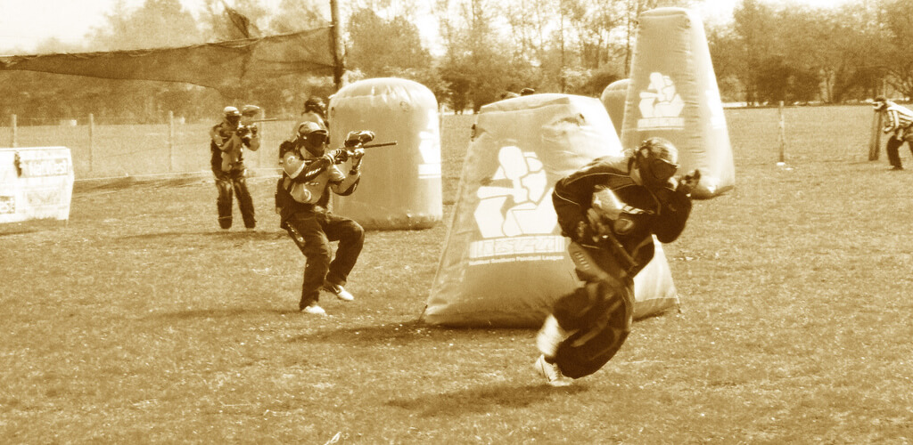 Jak przygotować się do gry w paintballa