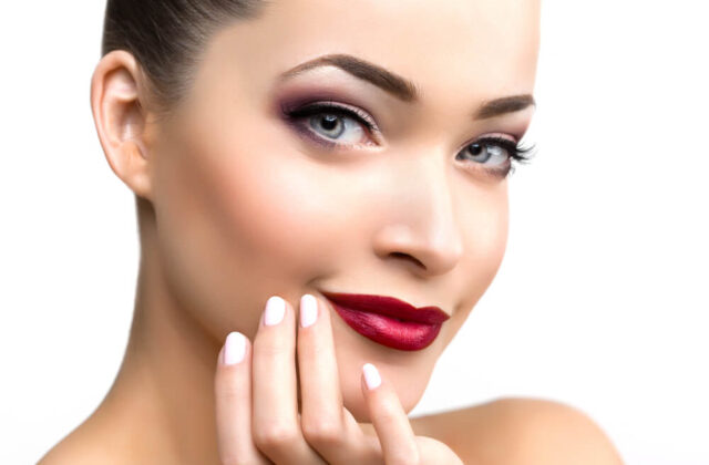 Rzadkie brwi Zagęść je przy pomocy techniki microblading