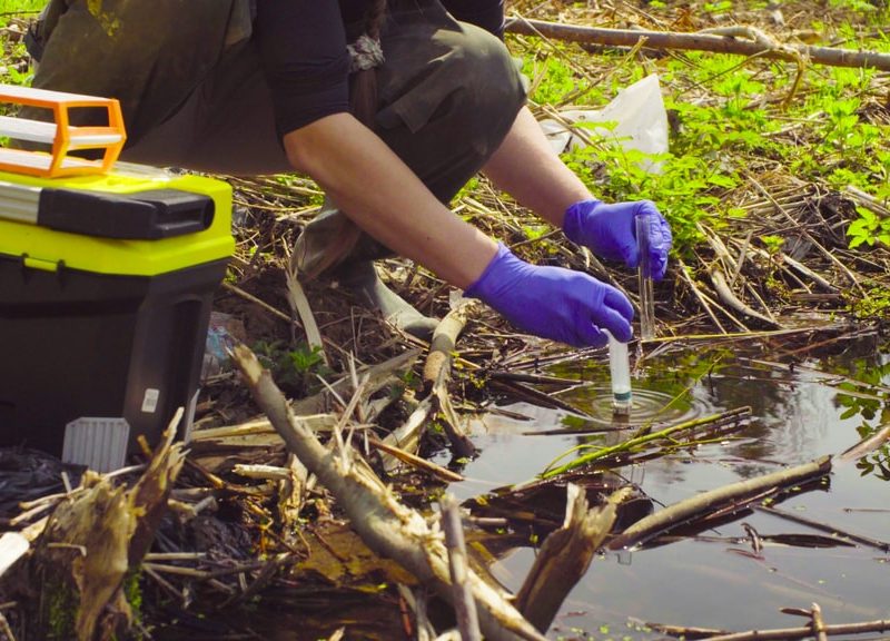 Na czym polegają badania agresywności wód wobec betonu i dlaczego są wykonywane? – poradnik