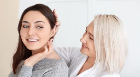 Zaczynasz nosić aparat słuchowy? Początki mogą być trudne…