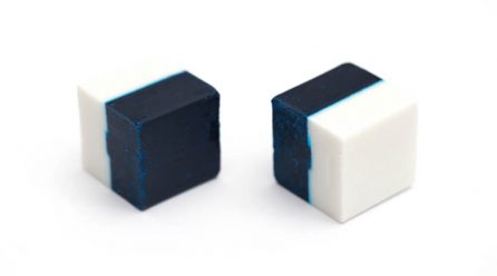 Dlaczego warto stosować kostkę barwiącą do WC?