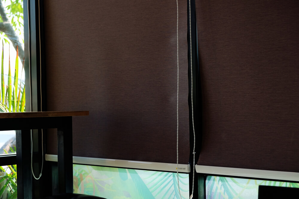 Roleta zaciemniająca i roleta dzień-noc – czym się różnią?