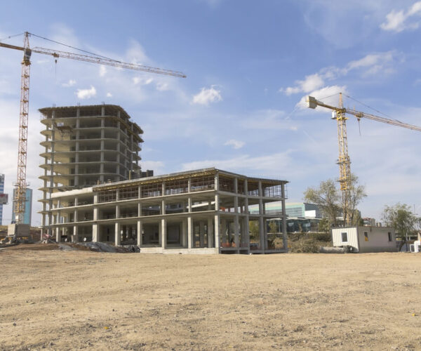 Drogi modułowe – zalety montażu dróg dojazdowych z gotowych płyt