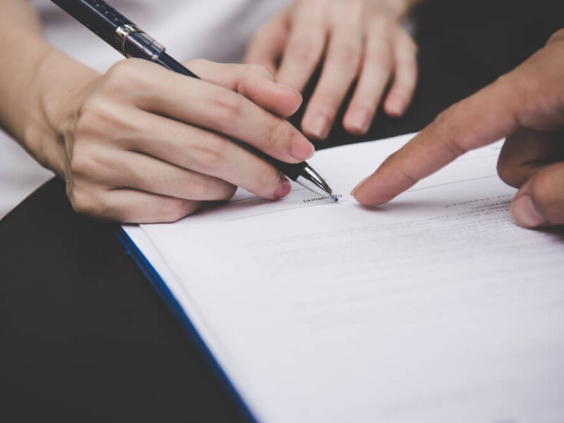 Poświadczenie daty na dokumencie – kiedy warto je wykonać?