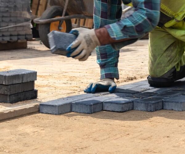 Na jakie błędy uważać podczas układania kostki brukowej?