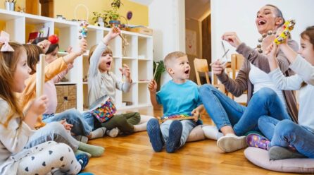 Dlaczego zajęcia w małych grupach w przedszkolu są korzystniejsze?