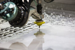 Kiedy cięcie płytek wodą jest jedynym rozsądnym rozwiązaniem?